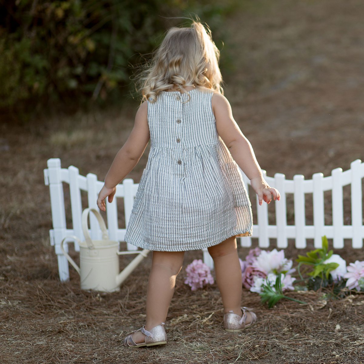 Ärmelloses Bio-Musselin-Kleid mit Tasche | Grau | OrganicEra
