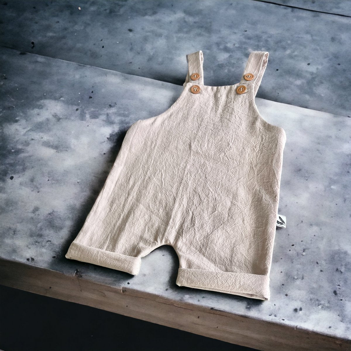 Latzhose „Kiesel“ – Sommerleicht & wunderbar bequem