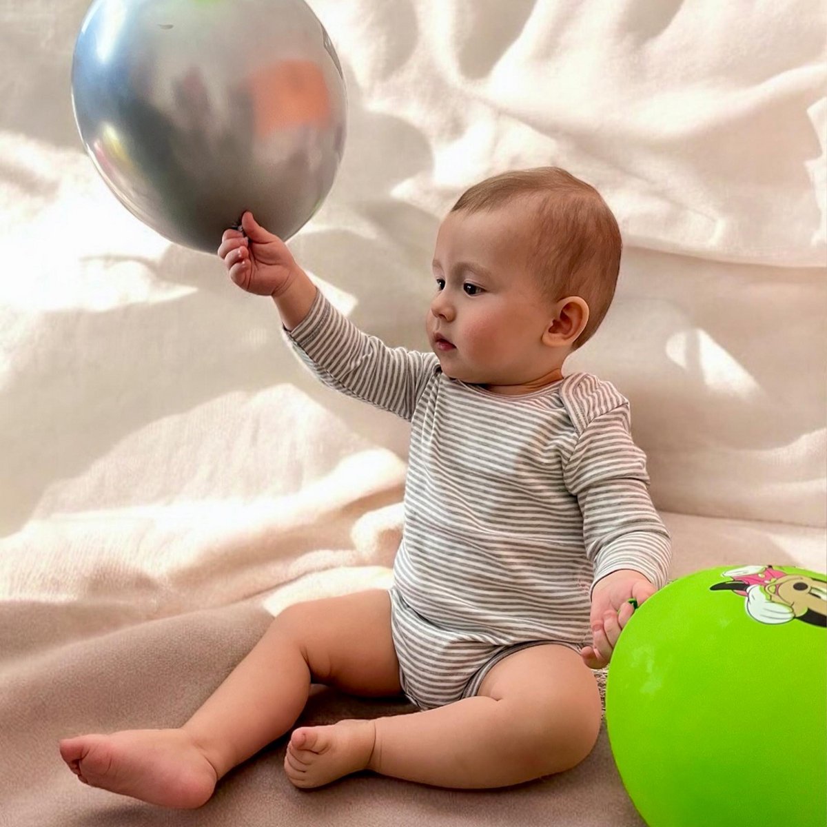 OrganicEra Baby Langarmbody grau gestreift | GOTS-zertifiziert & aus Bio-Baumwolle