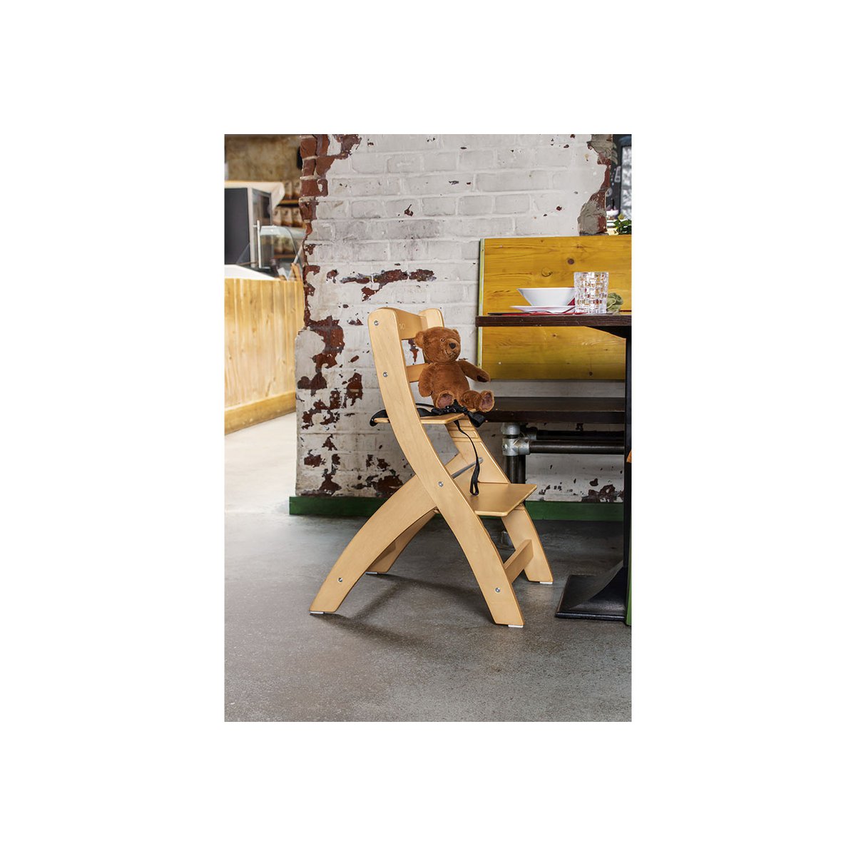 Mitwachsen mit Stil – Der stabile Stufenstuhl 'Thilo' aus klar lackiertem Holz
